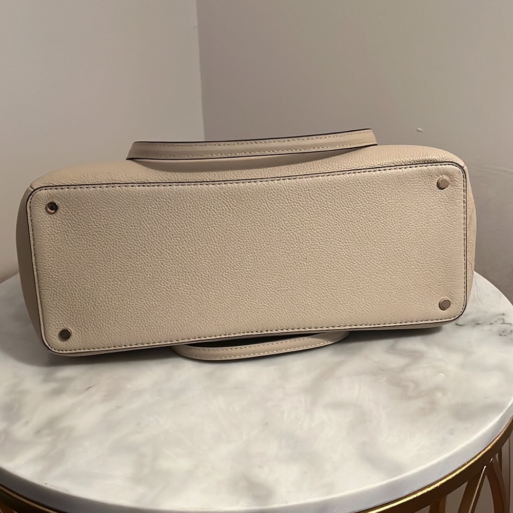 ♠️ EUC Kate Spade Monet Tote in Warm Beige♠️ - Picture 6 of 9